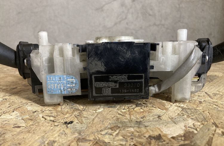 Ключ за фарове мигачи и чистачки на Тойота ланд крузер J120 03-08г