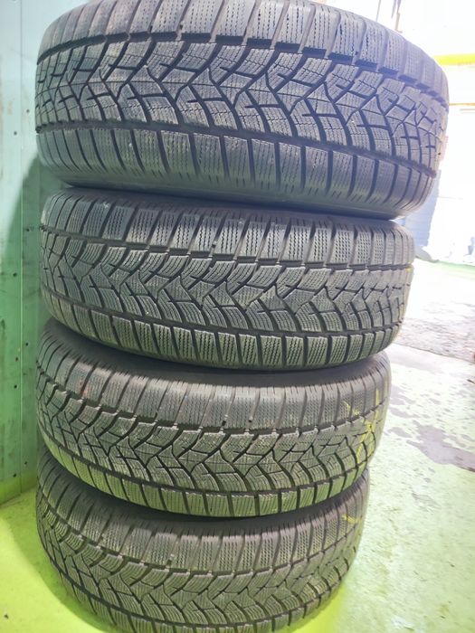 4 бр зимни 235/65/17 Dunlop