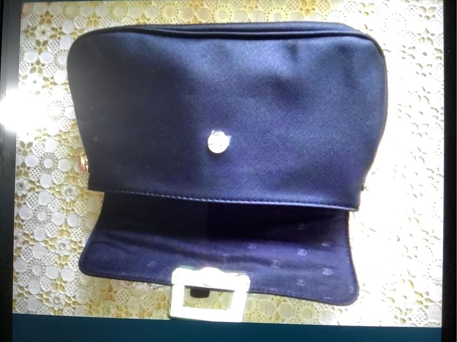 Черный клатч с пряжкой