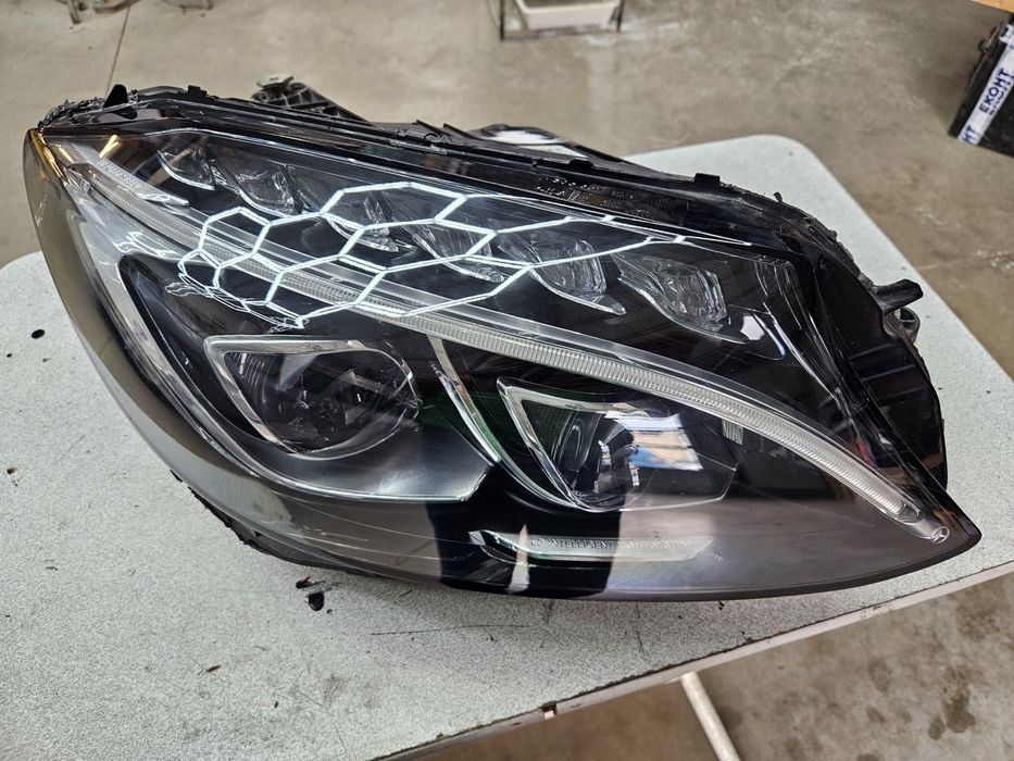 Десен фар W205 Inteligent LED c class