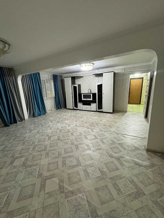 Продается 3х комнатная квартира (1-мкрн 30-дом)