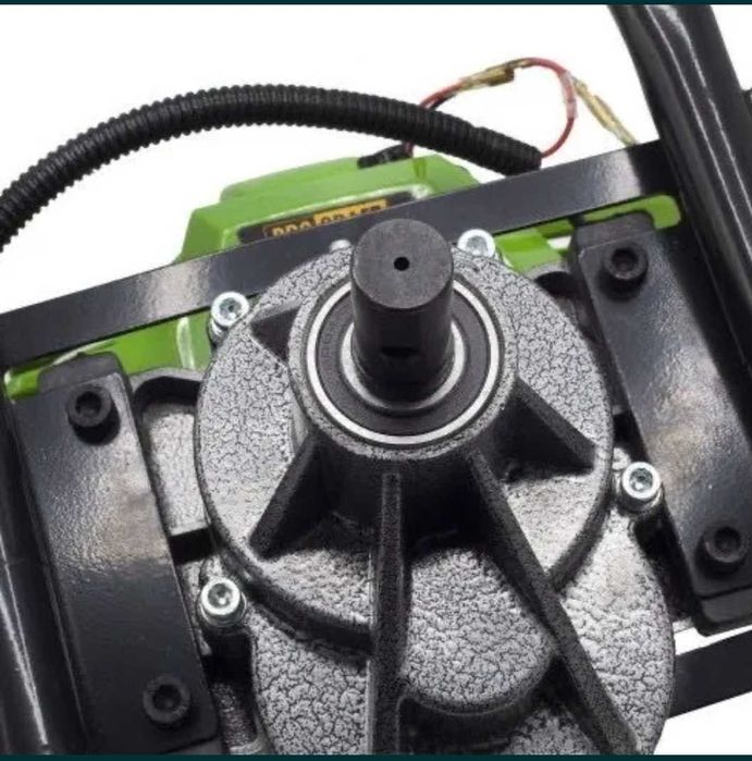 Бензинов свредел ТАЙГА 52сс