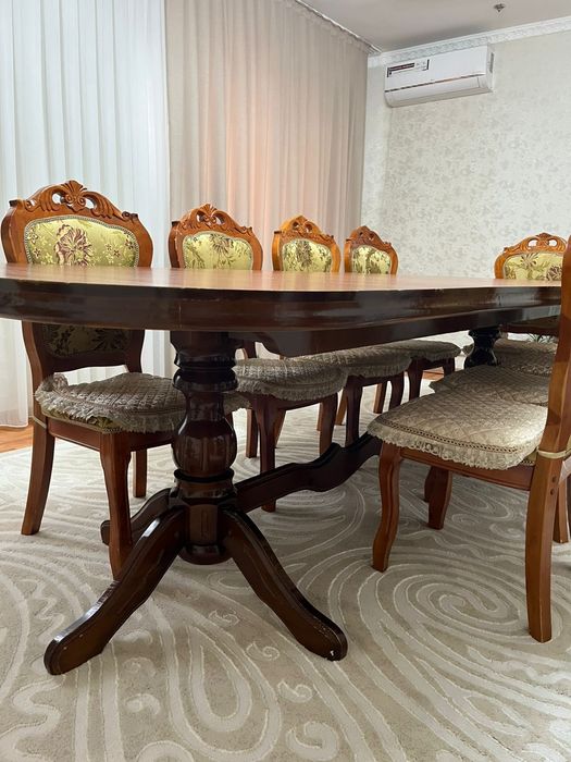 Продам стол со стульями.