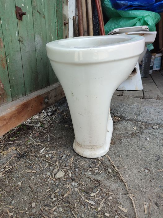 Продам  унитаз без бачка, бачки,сиденье ,умывальники