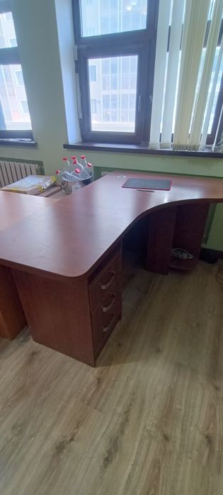 Продам стол офисный