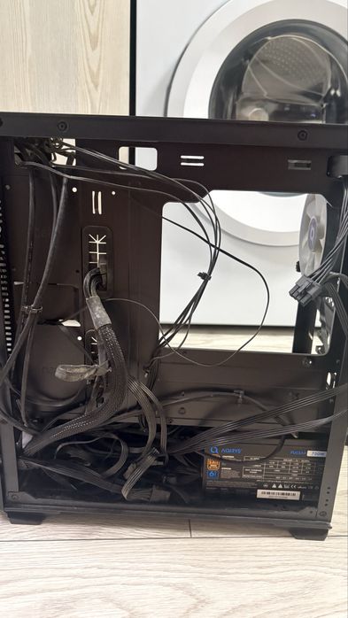 Vând carcasă Aqirys Wezen + sursă Aqirys Pulsar 750W 80 Plus Bronze + Gtx 1060 6gb