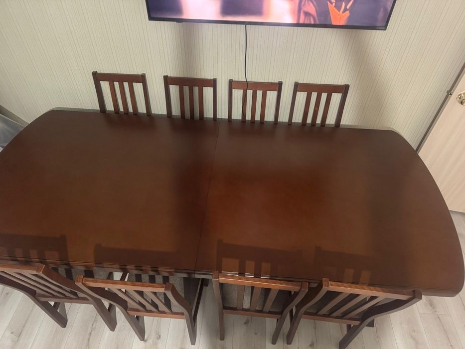 Продам стол на 12 мест