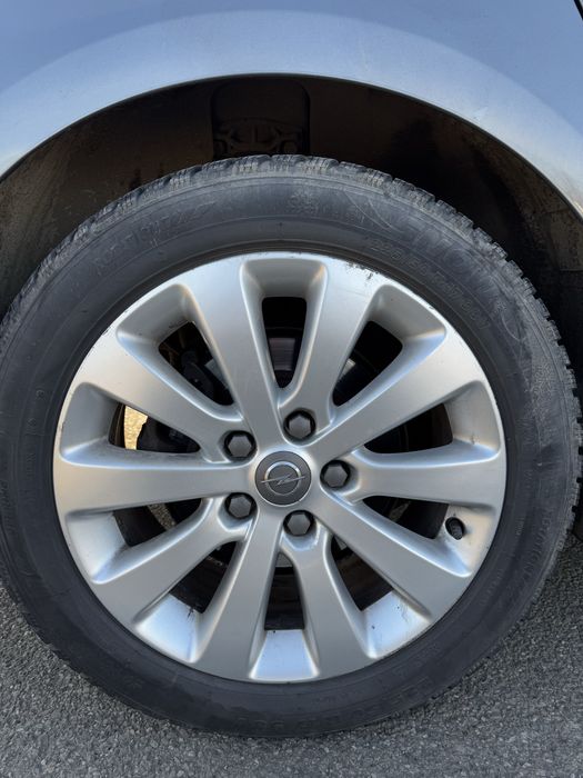 Opel Astra J 1.7 CDTI 2012 / climatronic / consum mic / întreținută