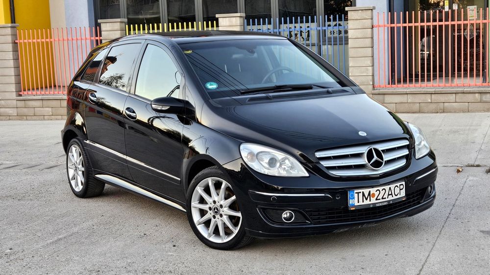 Mercedes-Benz B 180