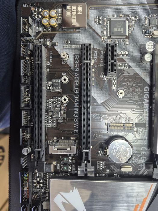 Gigabyte aorus gaming 3 Z390 core i5 9400f ddr4 16Gb