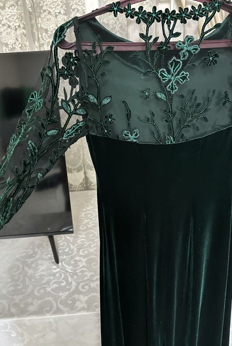 Элегантное велюровое платье