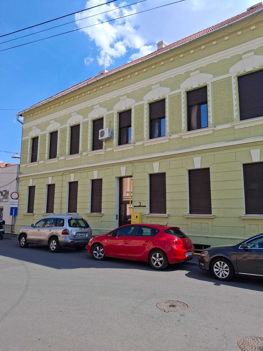 Vand apartament una cameră, direct proprietar, fara comision, situat in Arad, ultracentral, Piata Reconcilierii, parter, pret 51.900 euro negociabil