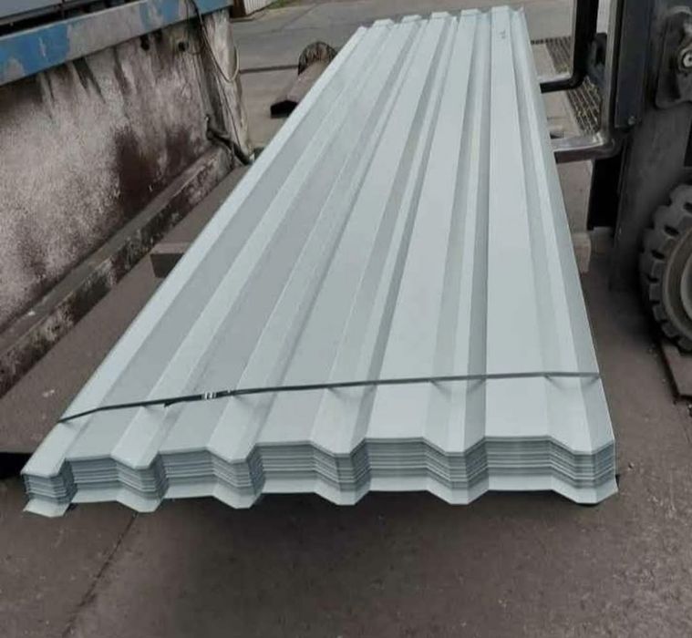 Vând tabla cutata cuta h 35 avem diferte grosimi 
Latimea de un 1 metr