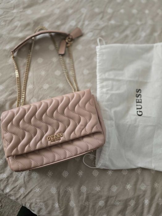 Продавам чанта Guess