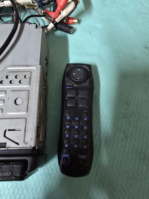 Продавам висок клас плеър JVC