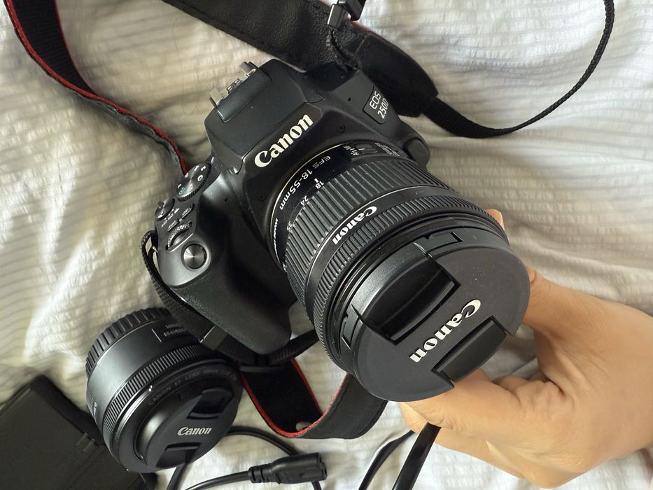 Canon 250D с 2 объективами