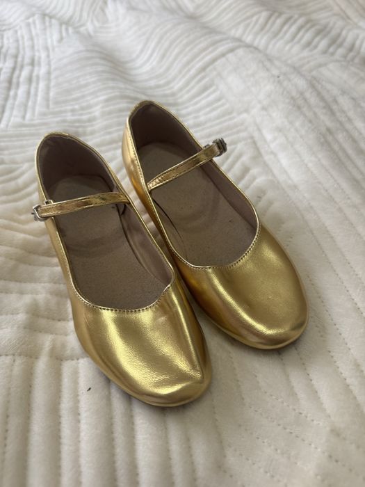 Продам детские танцевальные туфли