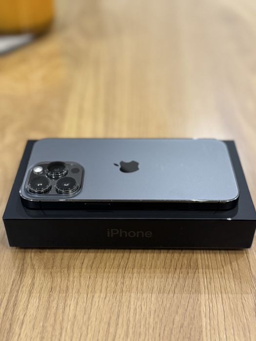 iPhone 13 Pro 128GB в цвят Graphite (Графит) в пълен оригинален комплект.