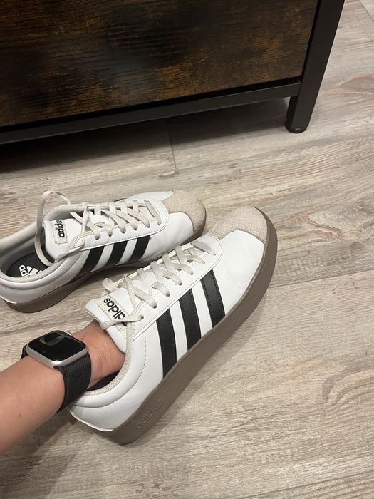 Adidas VL Court in conditie excelenta