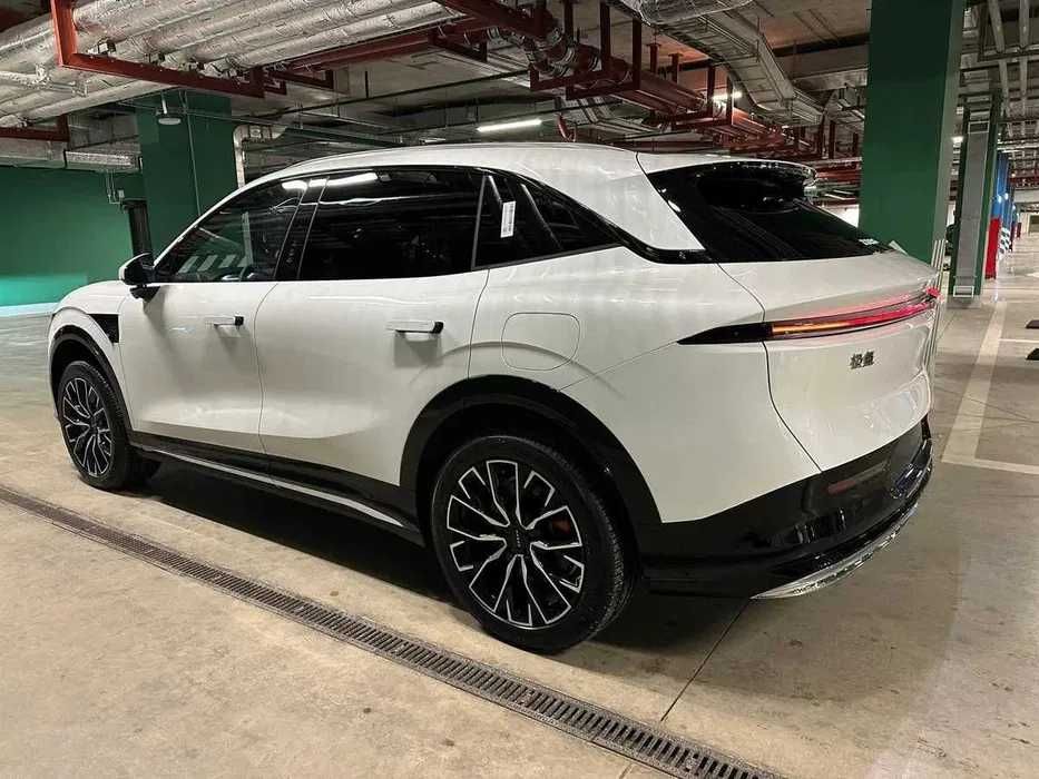 Zeekr 7X RWD 605 R20