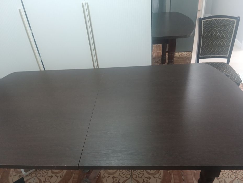 Продам стол. Дерево