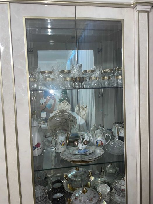 Витрина шикарная неоклассика