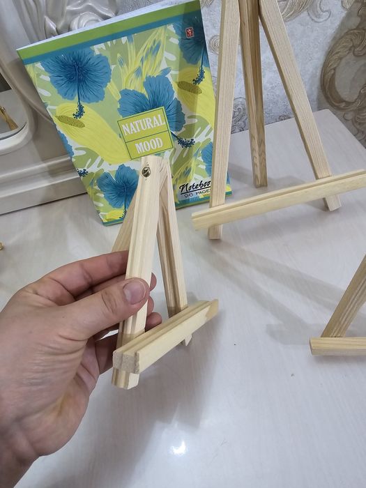 Маленький мольберт