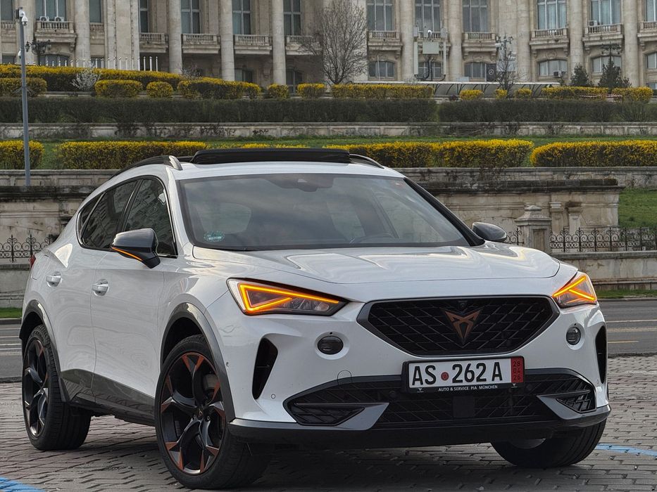 Cupra Formentor plug-in hybrid din 2022, Trapa panoramic
