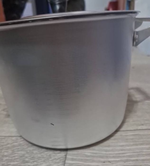 Продаю кастрюля 2.5 л