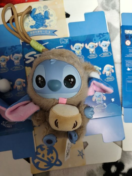 Labubu /stitch care cântă