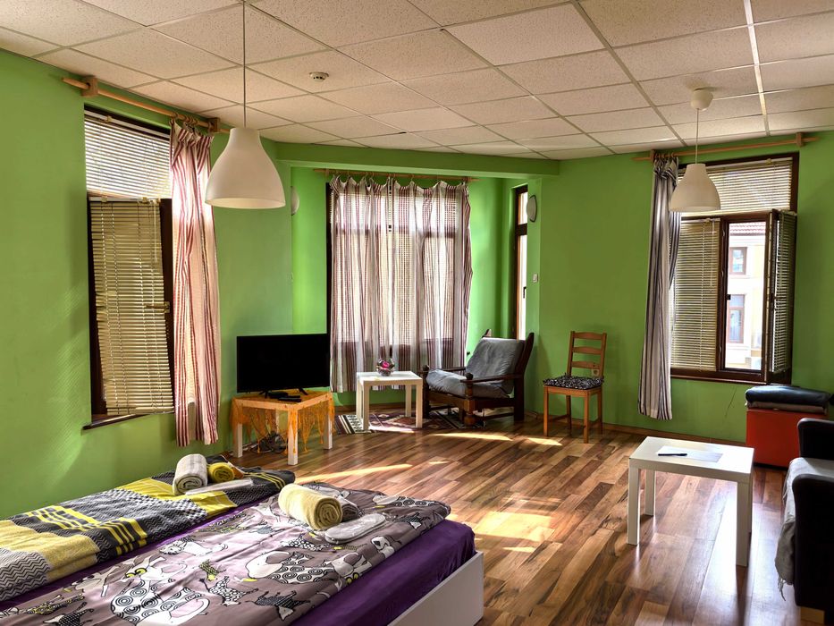 Просторна стая във 4 Rooms - Капана, Пловдив