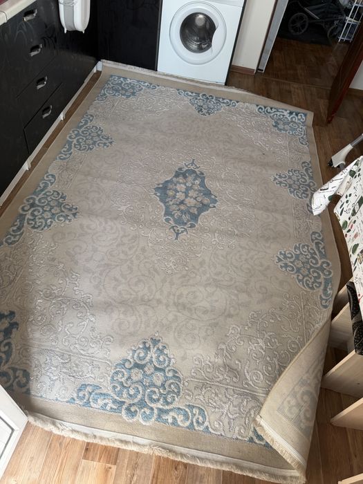 Ковер 190х 280  в отличном состоянии