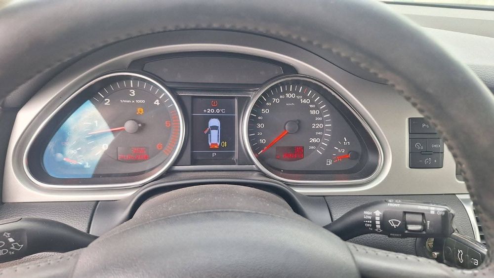 Audi Q7 4 2 TDI V8  ,326 к.с ,20 броя на части.