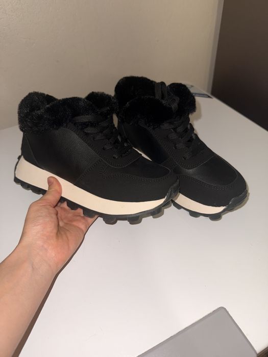 Ботинки  зима кросовки новые