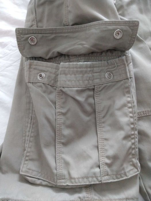 Pantaloni scurți Abercrombie Fitch, marimea 34, cu buzunare exterioare