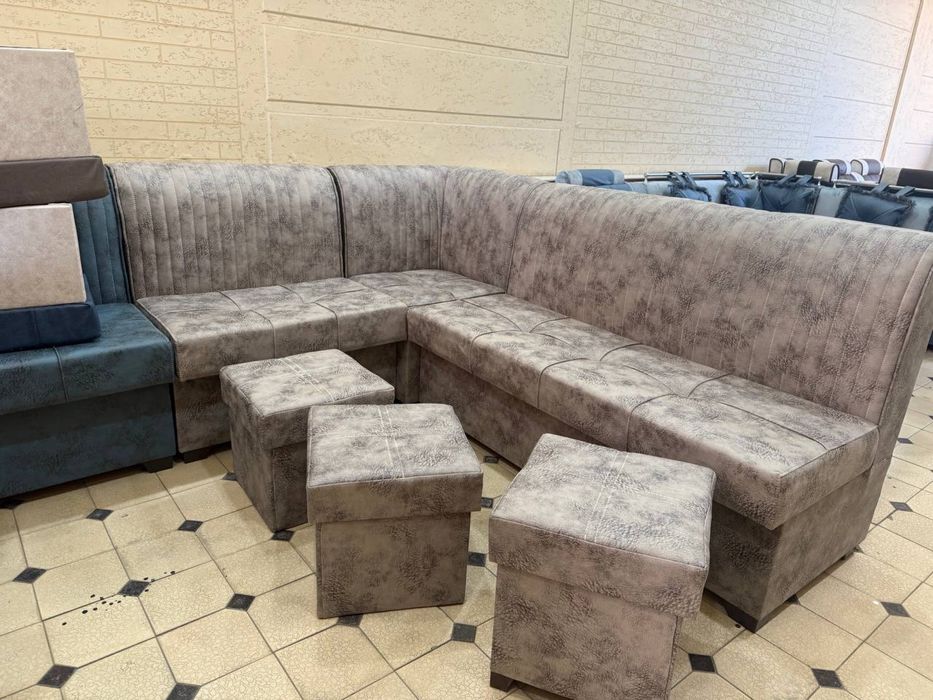 Угалок+ Столи+ пуфиги.