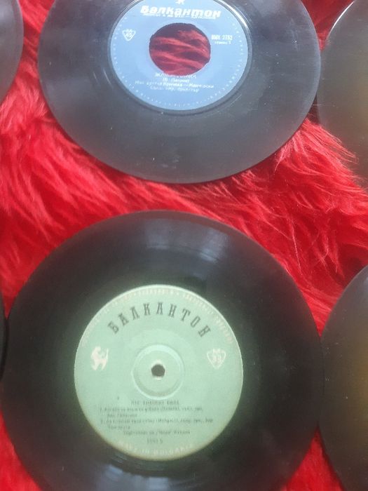 Стари грамофони плочи от едно време