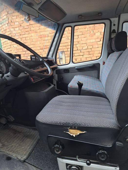 Продавам Mercedes 310 D