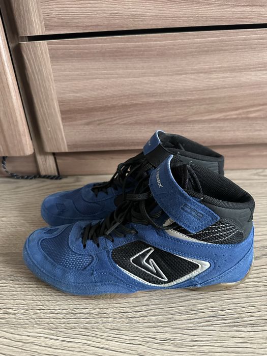 Продам борцовки синего цвета.Размер:40