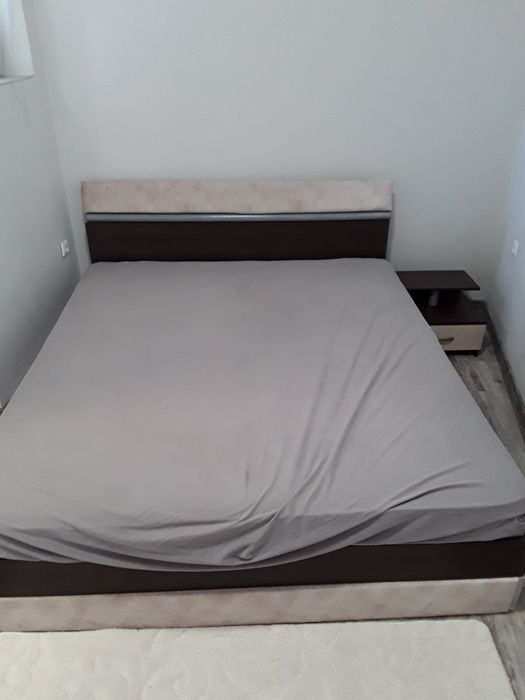 Спалня с нощтно шкафче