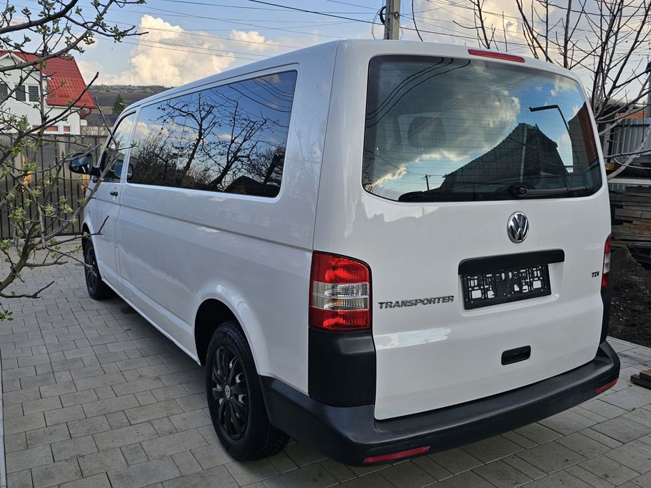 Volkswagen Transporter T5 lung 2013 8 locuri 2.0 TDI EURO 5