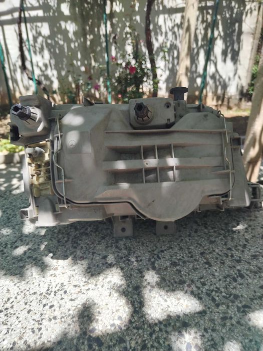 Фар за мерцедес c 200