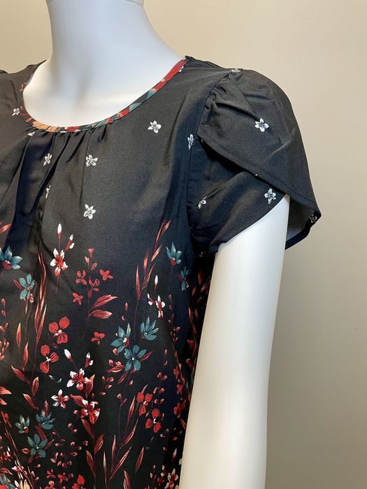 Bluza noua cu imprimeu floral marime S