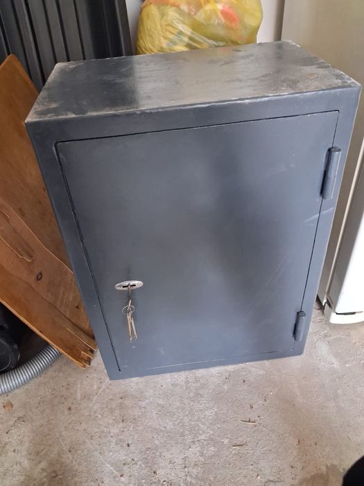 Сейф надежный…….