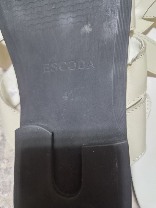 Продам шлепанцы новые
