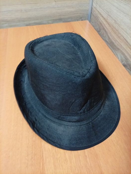 Шляпа черная шляпа