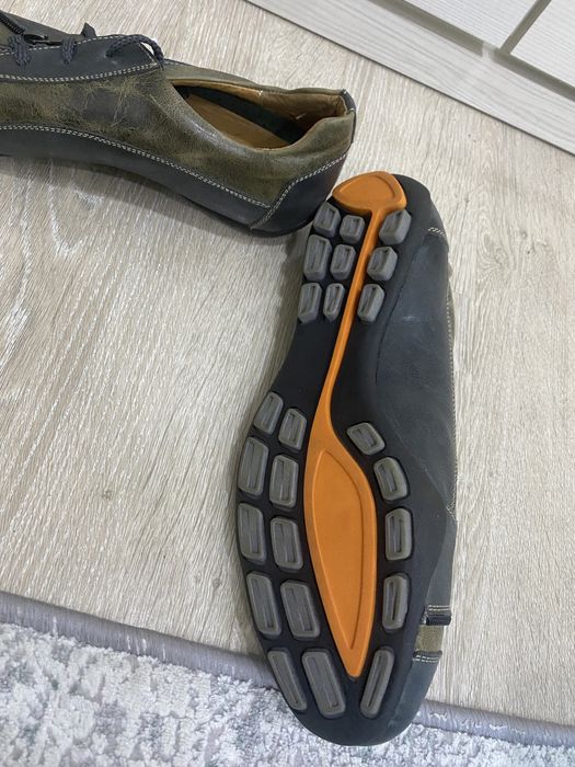 Продам кроссовку.