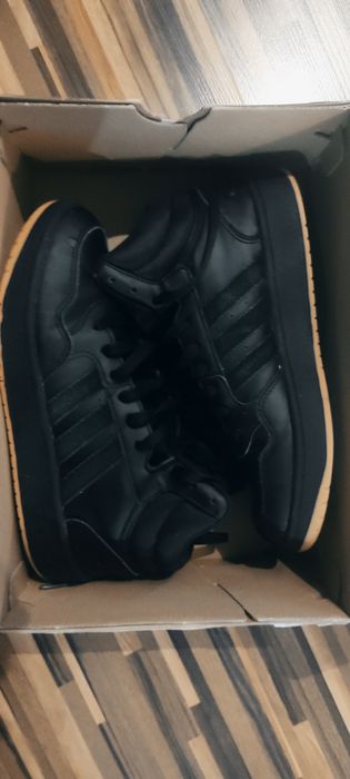 Обувки "Adidas".