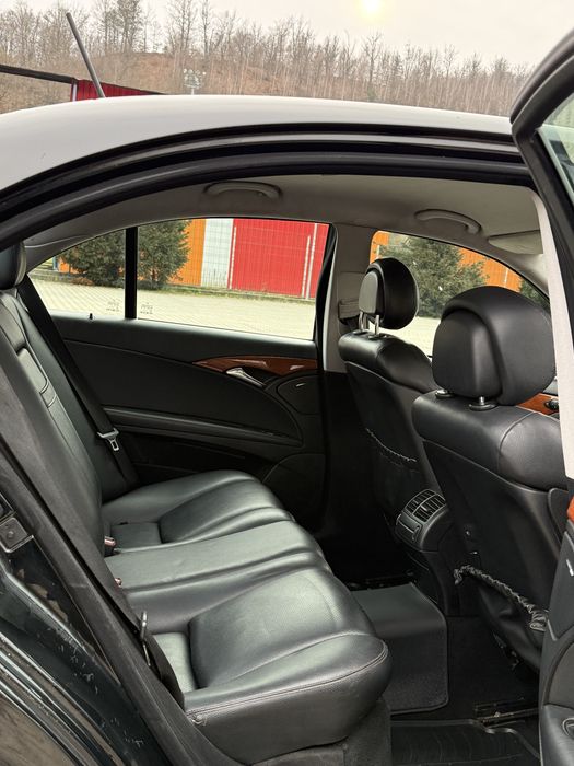 Vând Mercedes-Benz E class