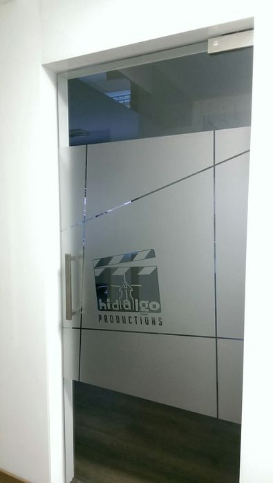 Брандиране на витрини, офиси и търговски обекти